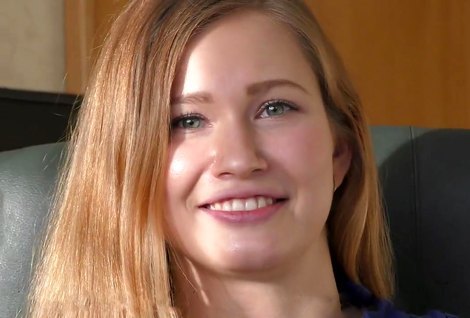 Рыженькая девица прекрасно показала свои способности на порно кастинге у Вудмана.