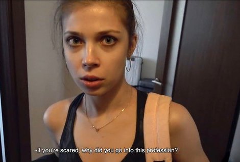 Перепутал работницу мобильного салона с проституткой, а узнал это, только тогда, когда жестко отпердолил ее в своей кровати.