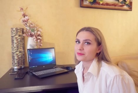 Хитрая мачеха умеет договариваться с Майклом, ведь знает, что он ради нее и горы свернет.