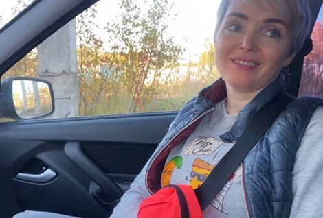 Ты взрослая женщина, если нету денег на такси, тогда плати дырочками.